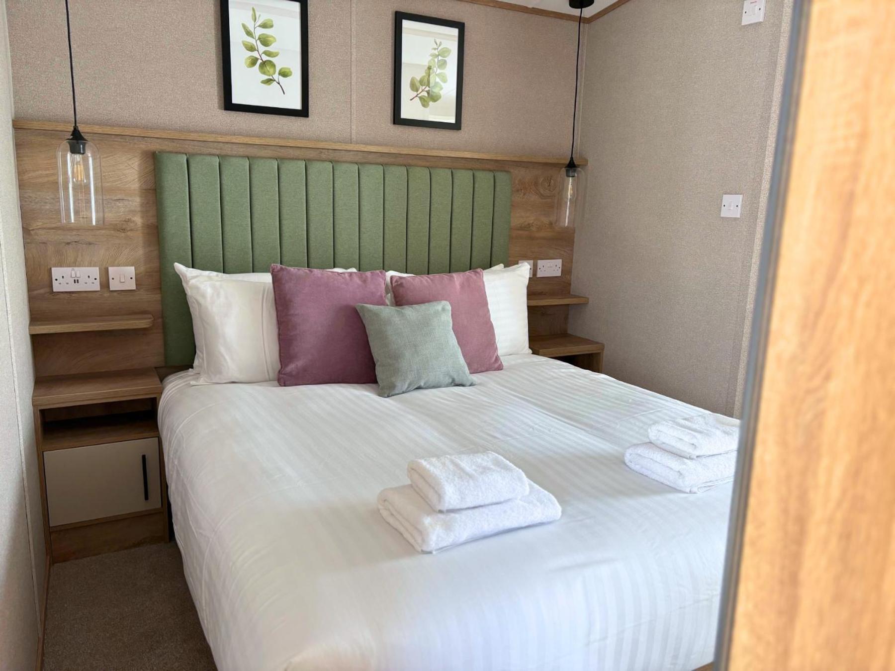 Linwater Caravan Park - Luxury Lodges And Static Caravans Near Edinburgh Newbridge  Exterior foto